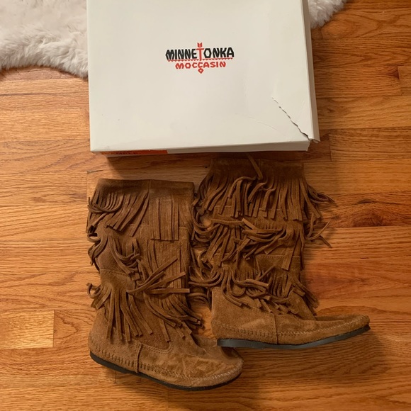 Minnetonka Shoes - New with box Minnetonka suede fringe boots 6
